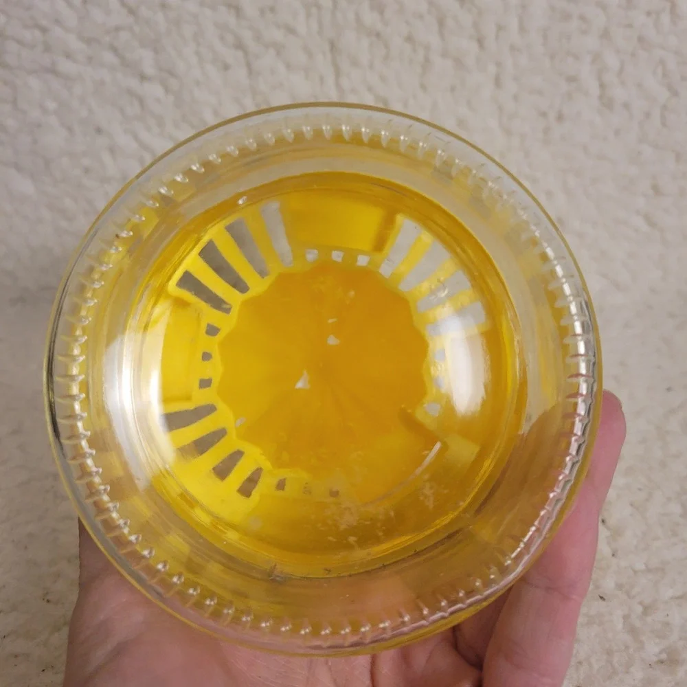 Unbranded Citrus Juicer Kitchen OS Yellow Excellent Retro Glass Manual Reamer